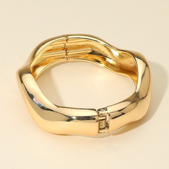 Wavy Metal Hinged Bangle Bracelet - Picture 3 of 4